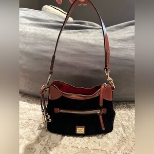 Swade purse perfect for fall with the perfect amount of room.